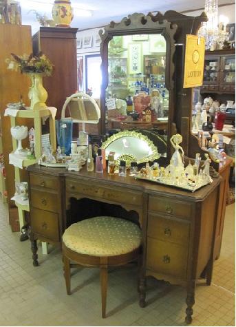 Colonial Beach Antiques Shop - Rydell's