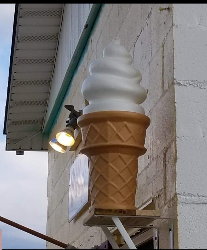 giant ice cream cone statue